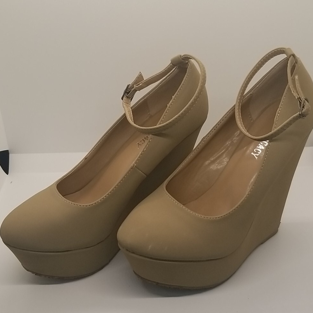 Nude/Tan Wedges Heels